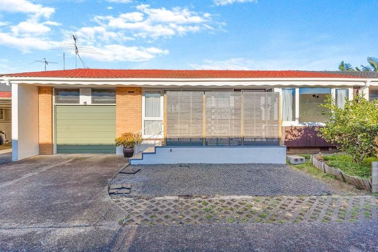 Photo of property in 2/10 Omana Road, Papatoetoe, Auckland, 2025