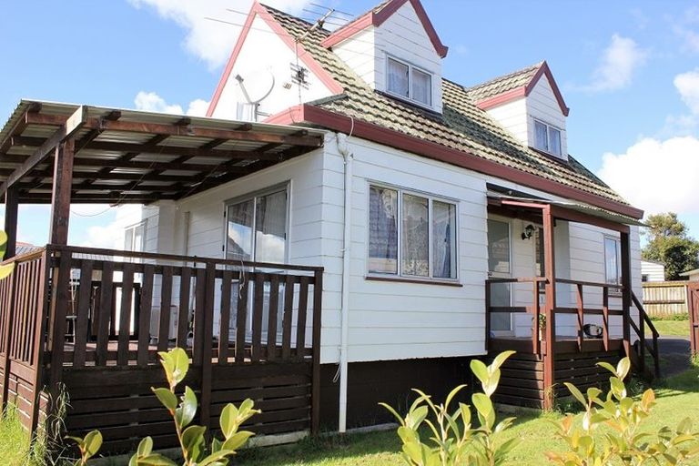 Photo of property in 1/13 Greenstone Place, Clover Park, Auckland, 2019