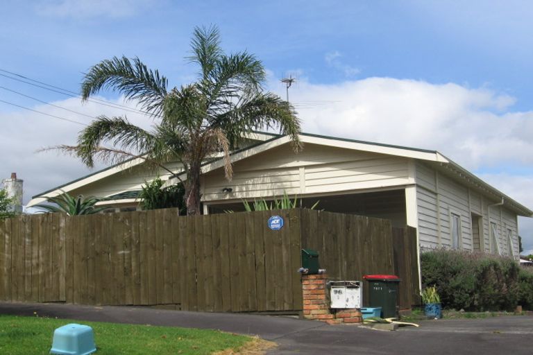 Property details for 1/78 School Road, Morningside, Auckland, 1021