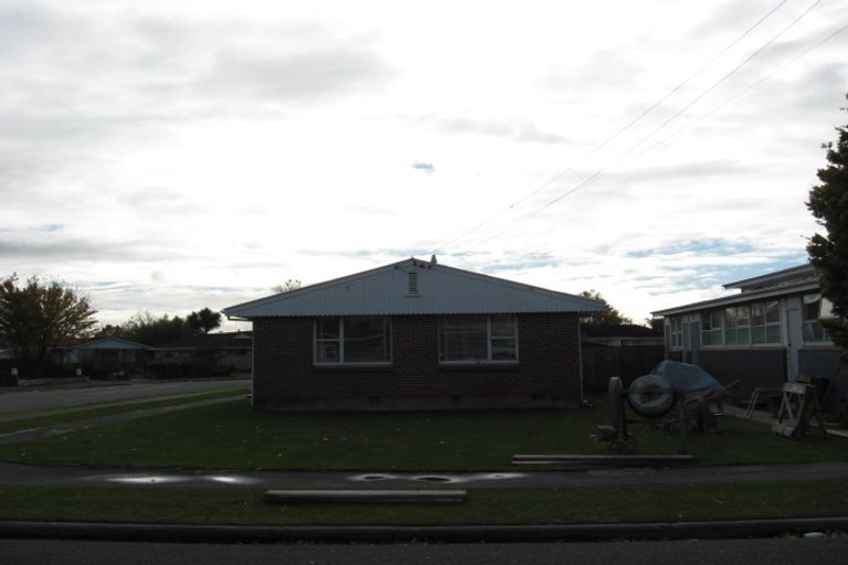 Photo of property in 10 La Perouse Place, Northcote, Christchurch, 8052