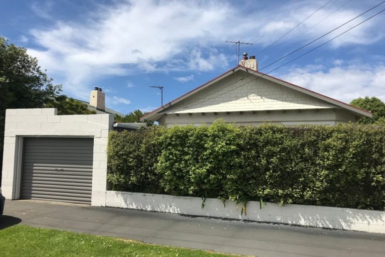 Photo of property in 43 Hargest Crescent, Saint Kilda, Dunedin, 9012