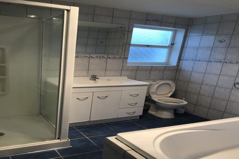 Photo of property in 40 Longburn Road, Henderson, Auckland, 0610