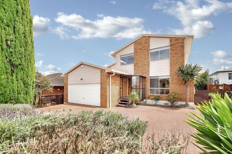 Photo of property in 129 Botany Road, Botany Downs, Auckland, 2010