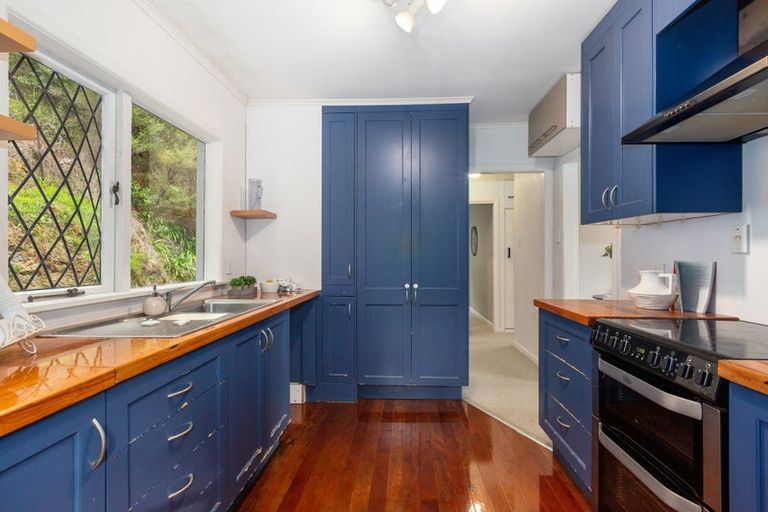 Photo of property in 82 Cluny Road, Plimmerton, Porirua, 5026