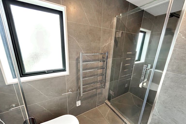 Photo of property in 2/28 Vodanovich Road, Te Atatu South, Auckland, 0610