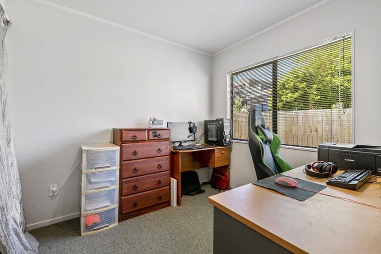 Photo of property in 15b Pacific Parade, Army Bay, Whangaparaoa, 0930