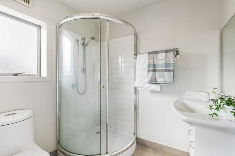 Photo of property in 80c Golf Road, New Lynn, Auckland, 0600