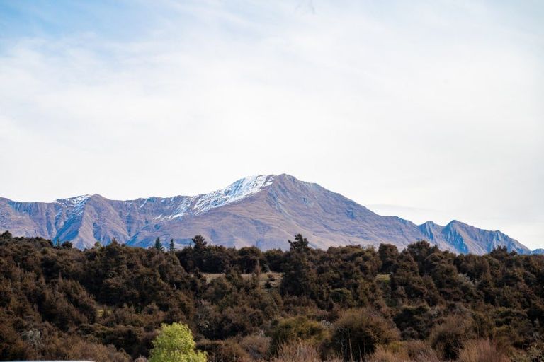 Photo of property in 9 Hikuwai Drive, Albert Town, Wanaka, 9305