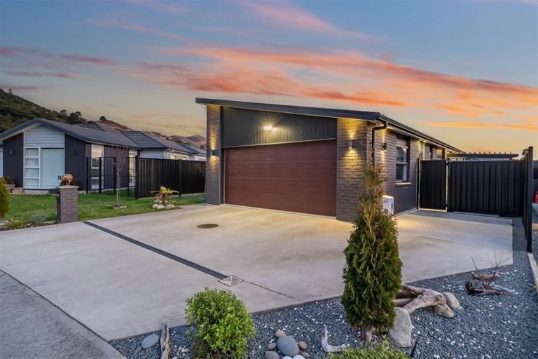 Photo of property in 4 Fenwick Crescent, Wallaceville, Upper Hutt, 5018