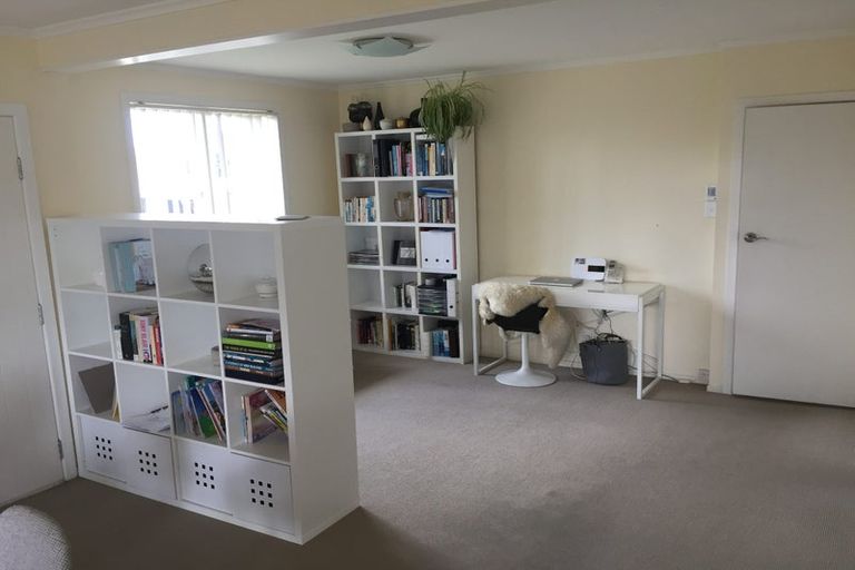 Photo of property in 5 Waipani Road, Te Atatu Peninsula, Auckland, 0610