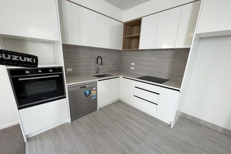 Photo of property in 6/535 Swanson Road, Ranui, Auckland, 0612