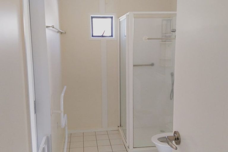 Photo of property in Krisley Court, 1/6 Ambrico Place, New Lynn, Auckland, 0600