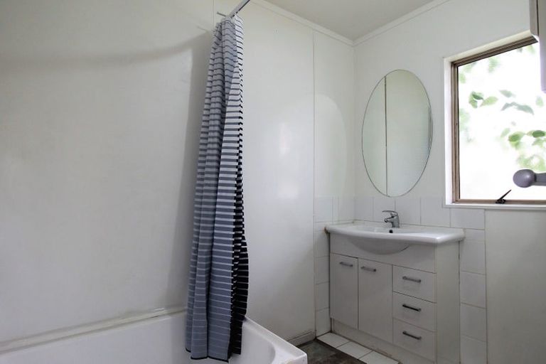 Photo of property in 25 Lynmore Drive, Hillpark, Auckland, 2102