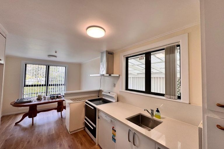 Photo of property in 18 Kelwyn Road, Kelston, Auckland, 0602