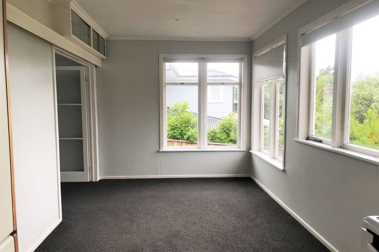 Photo of property in 2 Currey Crescent, Milford, Auckland, 0620