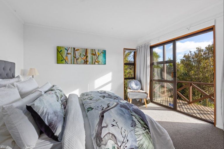 Photo of property in 22 Pendrell Road, Piha, New Lynn, 0772