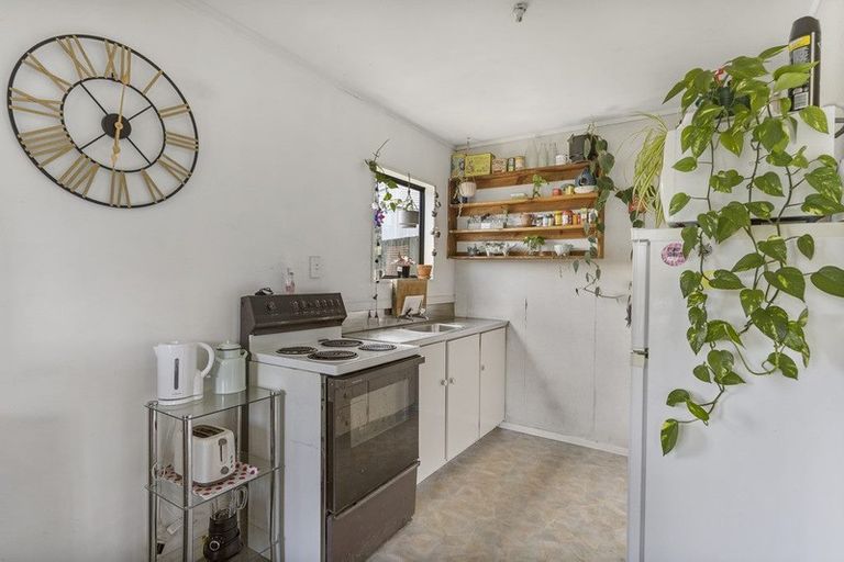 Photo of property in 1/45 Withers Road, Glen Eden, Auckland, 0602