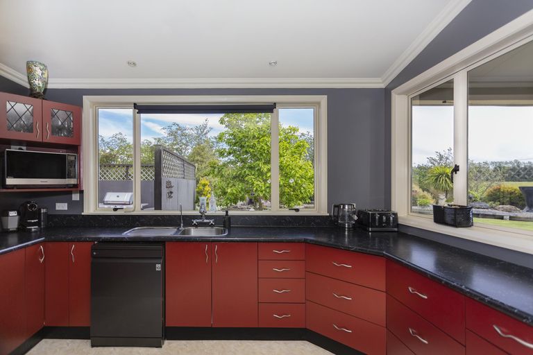 Photo of property in 10 Robins Road, Alma, Oamaru, 9492