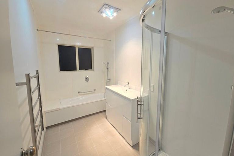 Photo of property in 2/9 Kells Place, Botany Downs, Auckland, 2010
