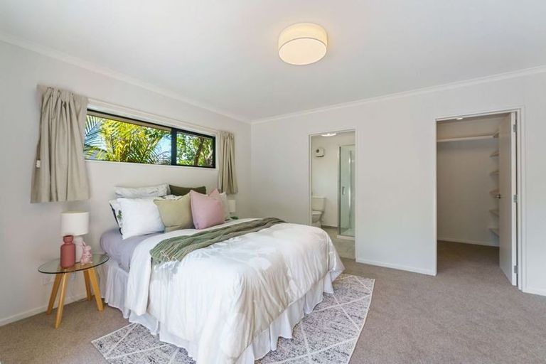 Photo of property in 22 Leanne Way, Waikanae Beach, Waikanae, 5036