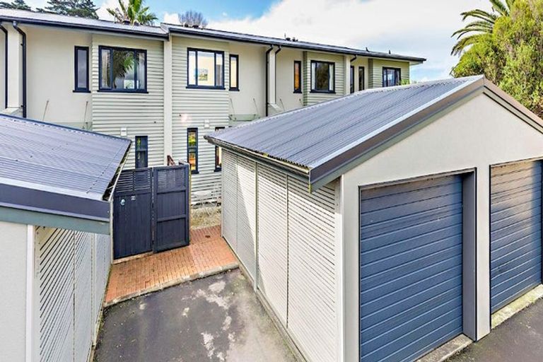Photo of property in 8/2 Armoy Drive, East Tamaki, Auckland, 2016