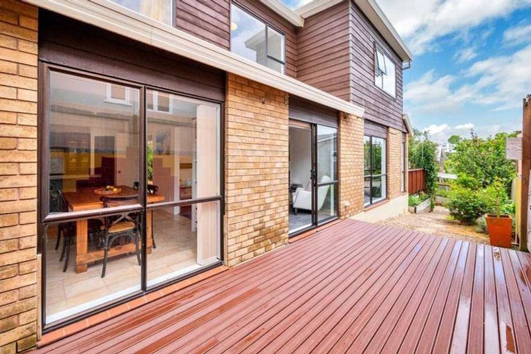 Photo of property in 1 Tiri View Place, Waiake, Auckland, 0630