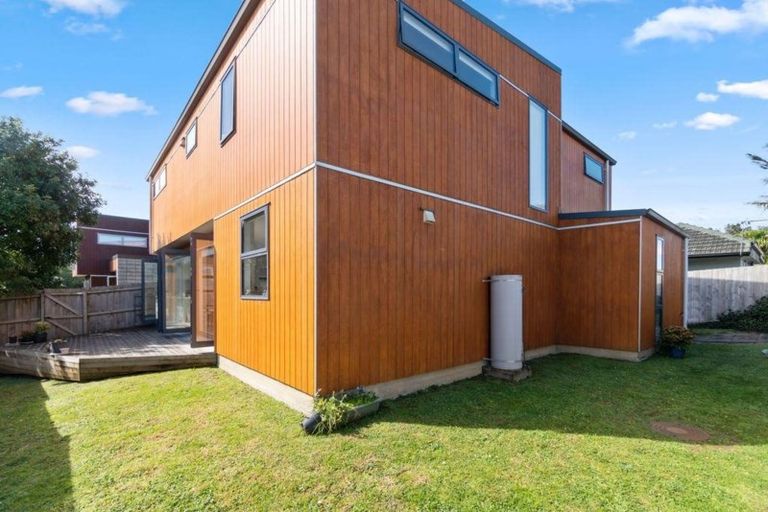 Photo of property in 72a Hobsonville Road, West Harbour, Auckland, 0618