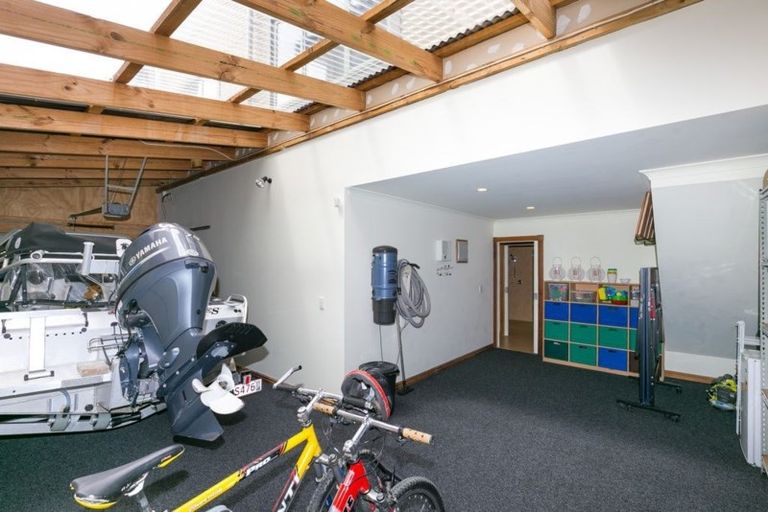 Photo of property in 10 Ocean Parade, Pukerua Bay, 5026