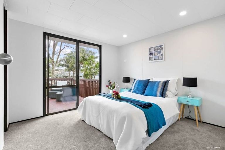 Photo of property in 2/26 Nearco Street, Randwick Park, Auckland, 2105