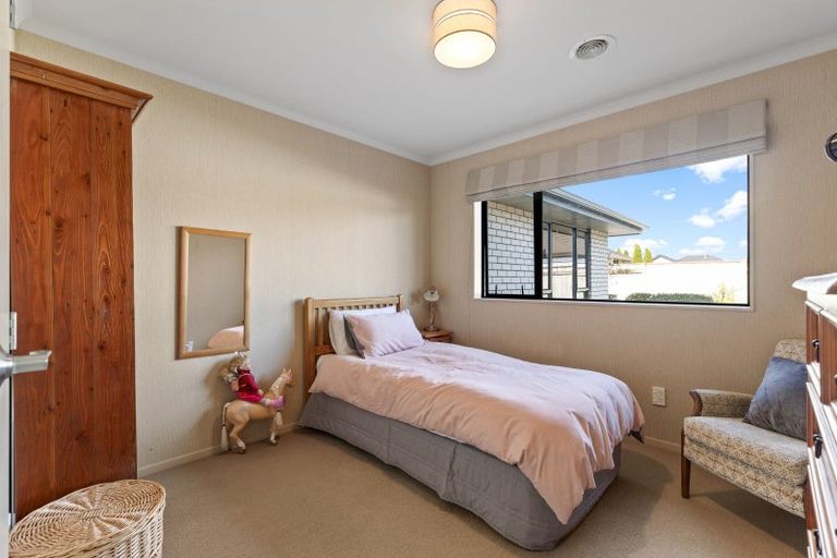 Photo of property in 8 Cleveland Heights, Kelvin Grove, Palmerston North, 4414