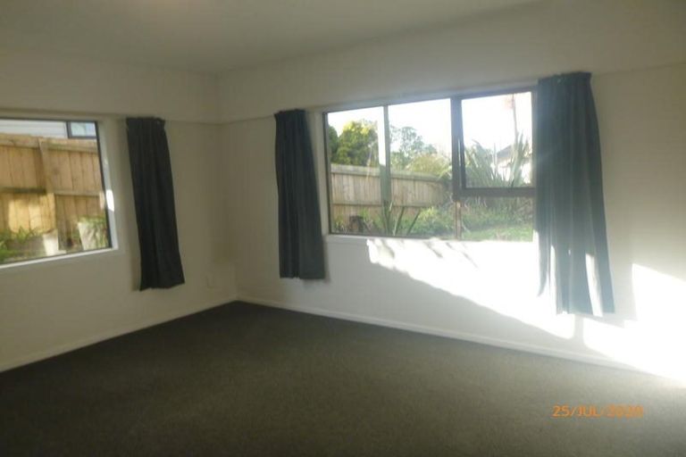 Photo of property in 33 Oreil Avenue, West Harbour, Auckland, 0618