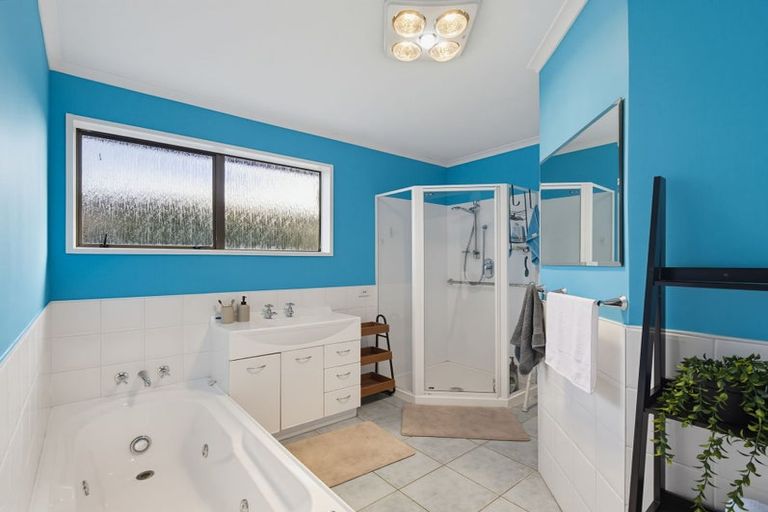 Photo of property in 2 Regency Crescent, Redwood, Christchurch, 8051