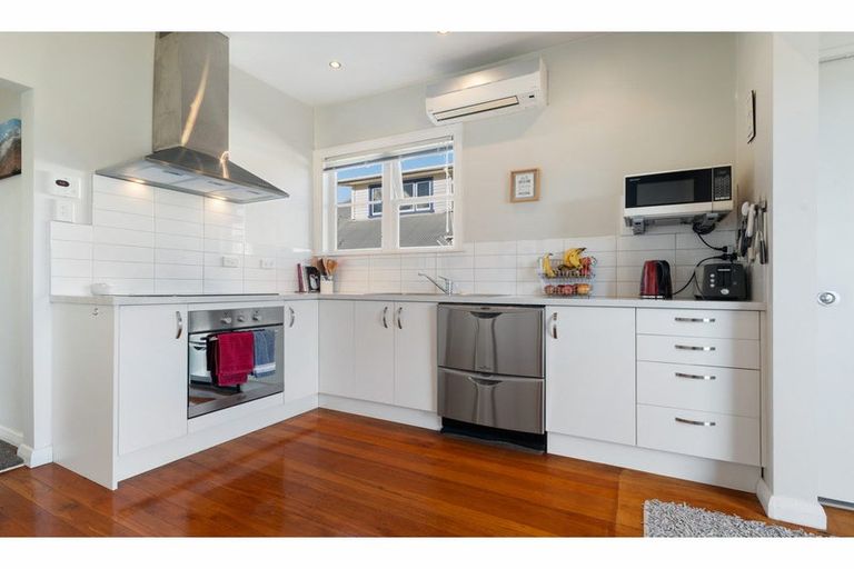 Photo of property in 1/58 Wilsons Road, Saint Martins, Christchurch, 8022