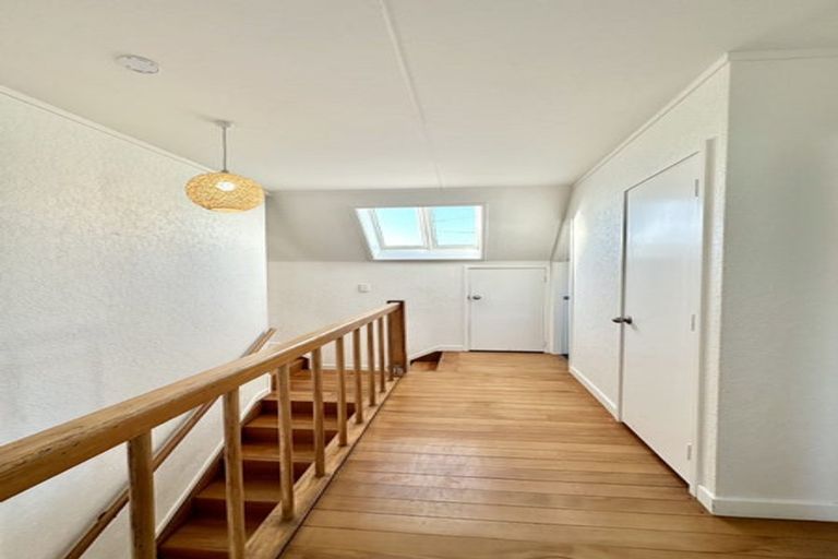 Photo of property in 35a Marine Parade, Seatoun, Wellington, 6022