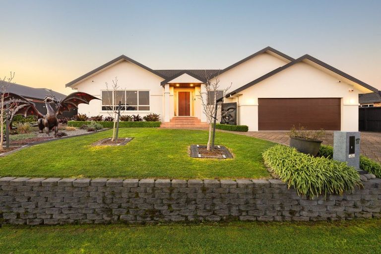 Photo of property in 17 Strathconnan Court, Rototuna, Hamilton, 3210