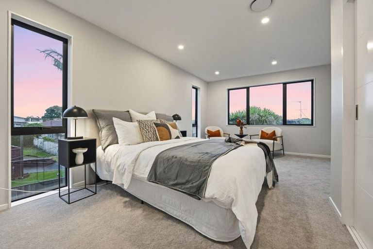 Photo of property in 8c Catalina Crescent, Forrest Hill, Auckland, 0620