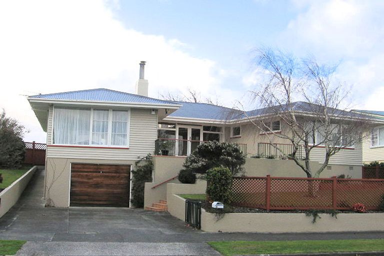 Photo of property in 30 Churchill Avenue, Hokowhitu, Palmerston North, 4410