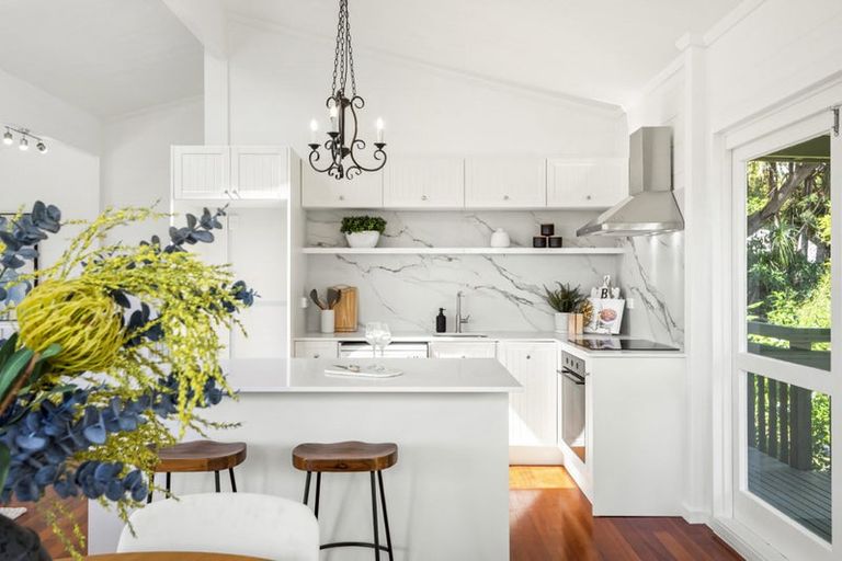 Photo of property in 7 Tranquil Glade, Hillcrest, Auckland, 0627