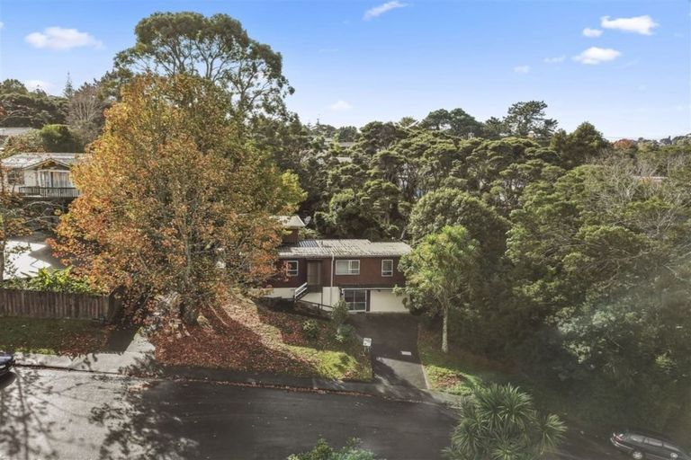 Photo of property in 1/3 Mcquoid Place, Glenfield, Auckland, 0629