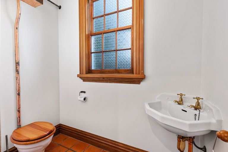 Photo of property in 23 Inglis Street, Seatoun, Wellington, 6022