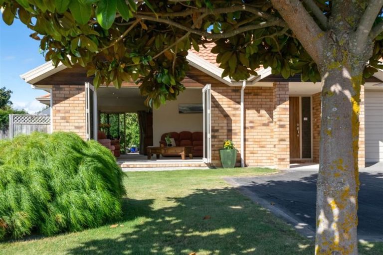 Photo of property in 32 Magnolia Drive, Springlands, Blenheim, 7201