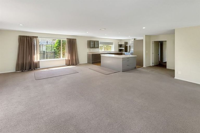 Photo of property in 80 Bowhill Road, New Brighton, Christchurch, 8083