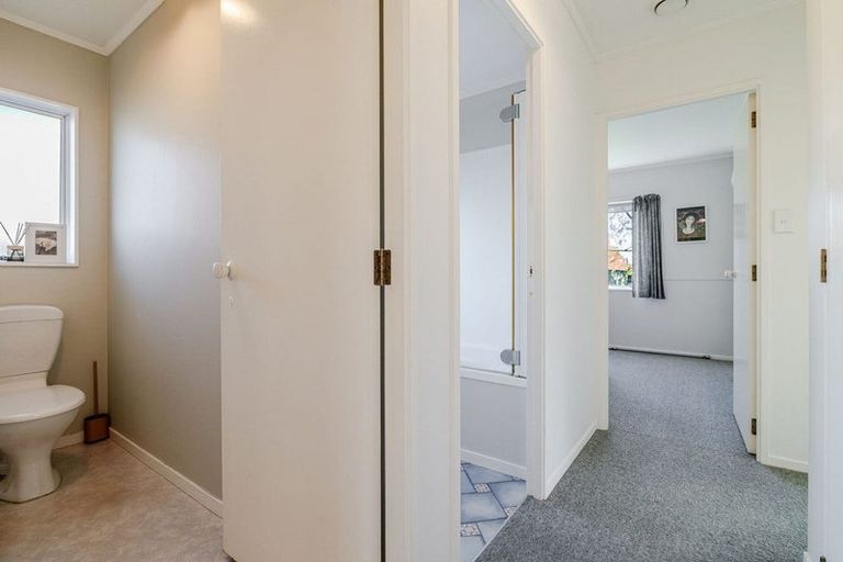 Photo of property in 105 Hillcrest Drive, Kelvin Grove, Palmerston North, 4414