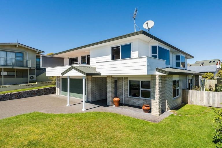 Photo of property in 2 Golders Place, Richmond Heights, Taupo, 3330