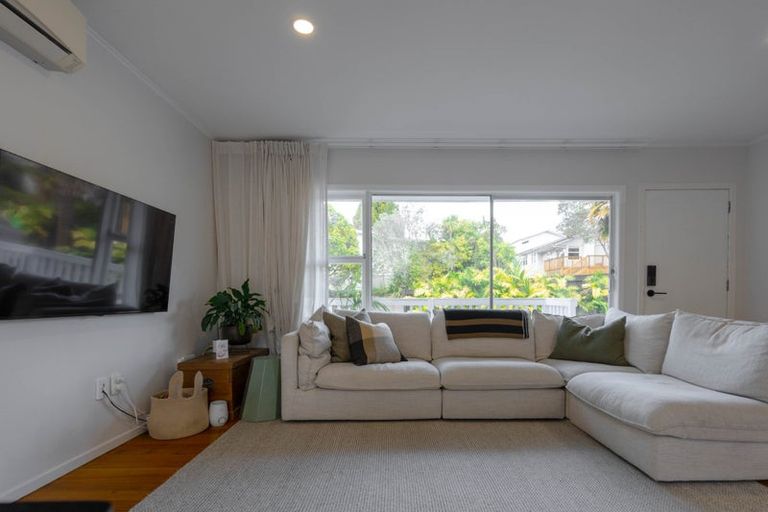 Photo of property in 11 Willowbrook Place, Titirangi, Auckland, 0604