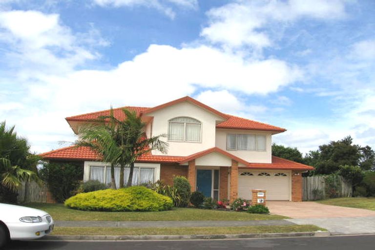 Photo of property in 14 Lorikeet Place, Unsworth Heights, Auckland, 0632