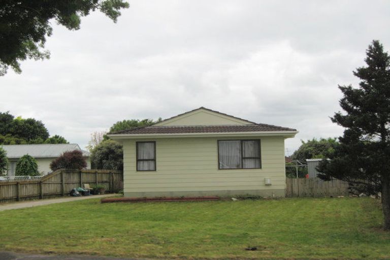 Photo of property in 21 Waiari Road, Conifer Grove, Takanini, 2112