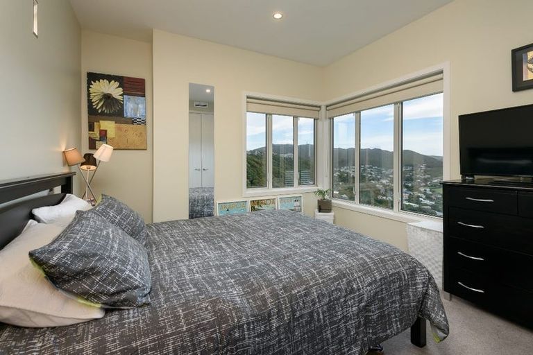 Photo of property in 8 Mewburn Rise, Karori, Wellington, 6012
