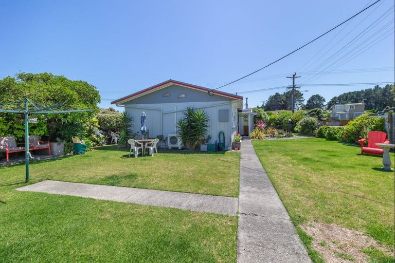 Photo of property in 63 Koputara Road, Himatangi Beach, Foxton, 4891