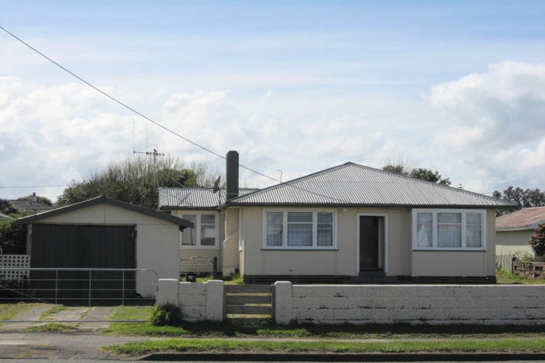 Photo of property in 28 Cornfoot Street, Castlecliff, Whanganui, 4501